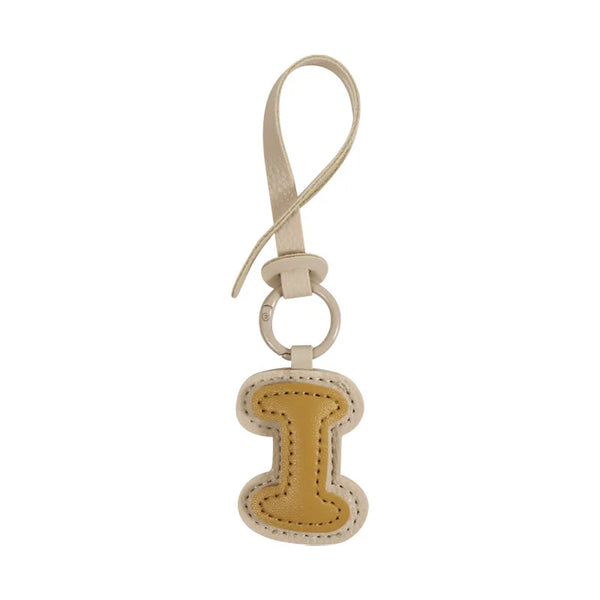 Charm lettre en cuir, le bijou de sac à ton initiale, coloris I · Miel