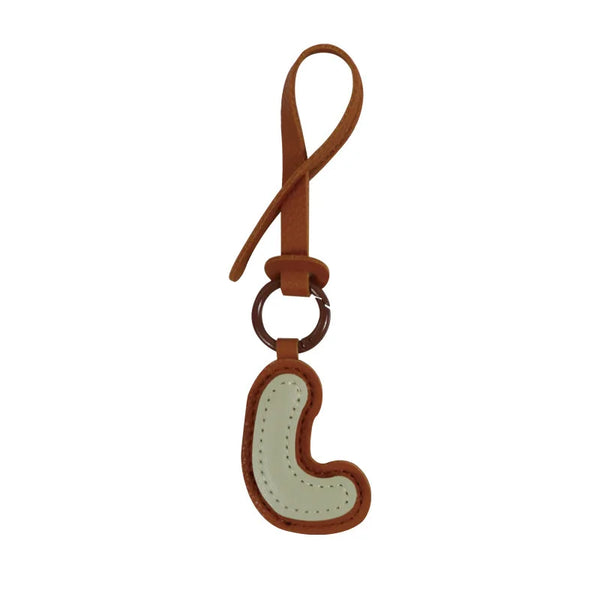 Charm lettre en cuir, le bijou de sac à ton initiale, coloris L · Vanille