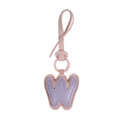 Charm lettre W effet cuir, duo de couleurs Lilas