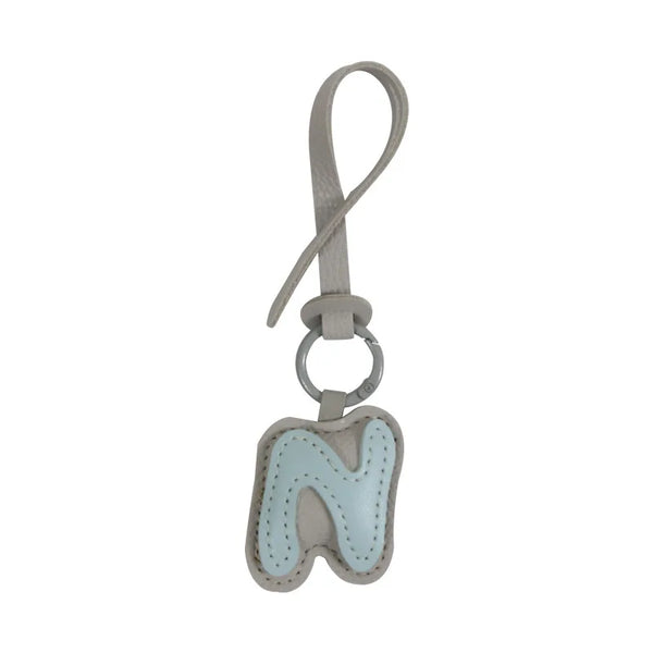 Charm lettre en cuir, le bijou de sac à ton initiale, coloris N · Ciel