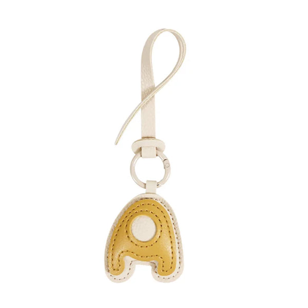 Charm lettre en cuir, le bijou de sac à ton initiale, coloris A · Miel