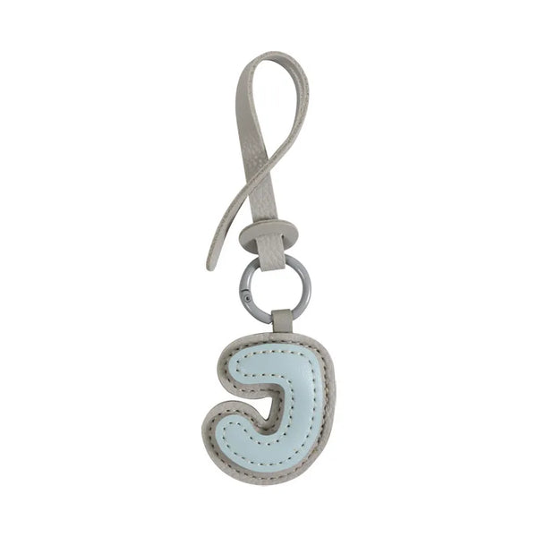 Charm lettre en cuir, le bijou de sac à ton initiale, coloris J · Ciel