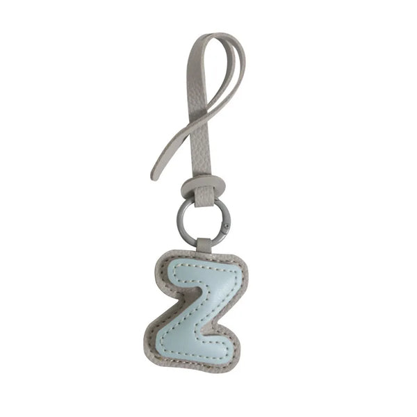 Charm lettre en cuir, le bijou de sac à ton initiale, coloris Z · Ciel