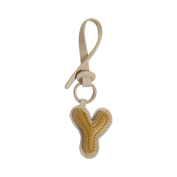 Charm lettre en cuir, le bijou de sac à ton initiale, coloris Y · Miel