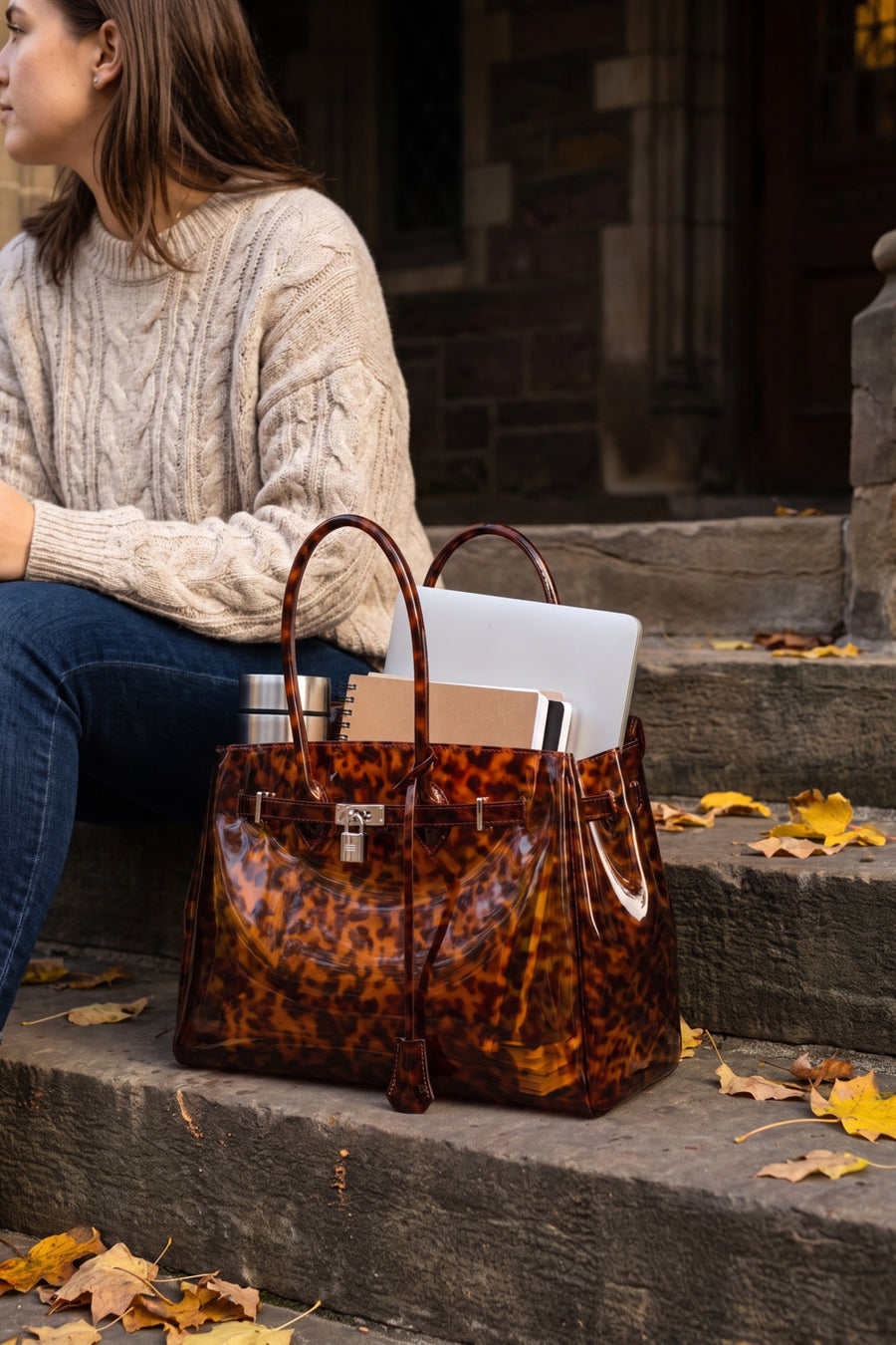pin automne 3 sac cabas effet croco ecaille rempli d un ordinateur pour la rentree