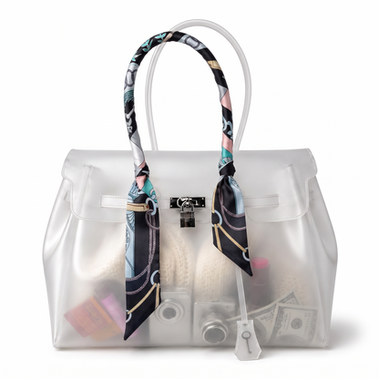 Foulard motif Mila noue sur l anse d un sac cabas transparent Le MAGA edit