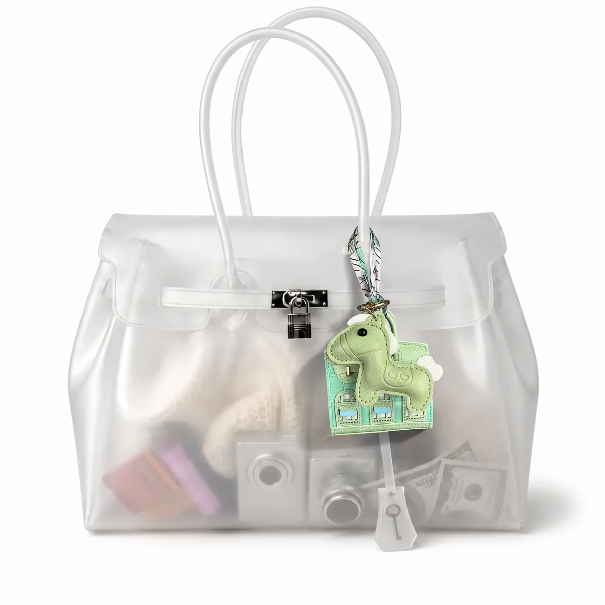 Mini Jelly coloris Vert menthe suspendu à l'anse du sac Jelly transparent